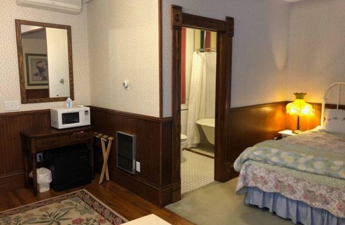Rush City Hotel | GH1 · #1 Grant House-Moniqe's Suite: Tearose Eveningsong