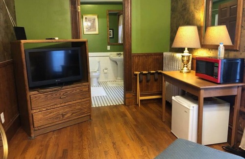 Rush City Hotel | GH2 · #2 Grant House-The Carlson Suite: Mossen Flannel