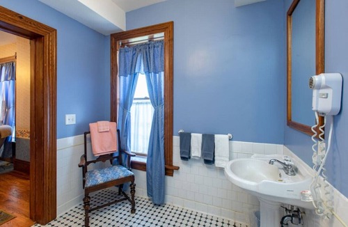 Rush City Hotel | GH3 · #3 Grant House-The Ducat Suite: Avalon in Lavender