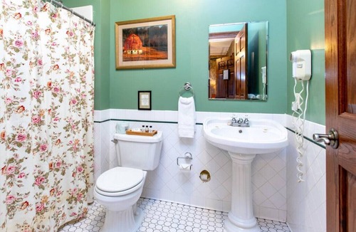 Rush City Hotel | GH8 · #8 Grant House- The Rush Room