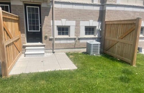Durham Region House | Glamorous 4 bedroom townhouse with free parking