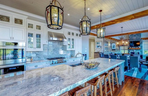Pointe au Baril Cottage | Glamorous Lakefront home in Pointe au Baril 6 Bed | 4 Bath | Hot Tub