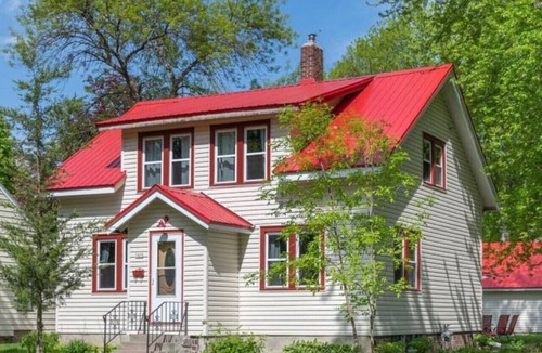 Glencoe House | Glencoe-4 Bedroom-freshly remodeled-grill-pets