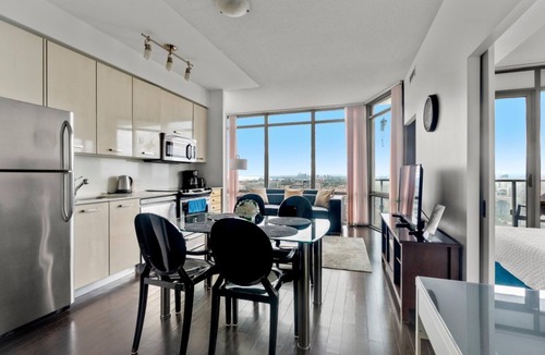 Bay Cloverhill Condo | GLOBALSTAY. 3 BR Panoramas Lake Ontario