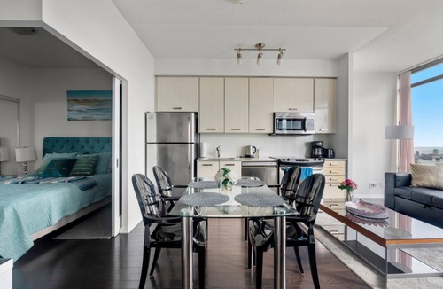 Bay Cloverhill Condo | GLOBALSTAY. 3 BR Panoramas Lake Ontario