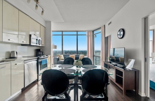 Bay Cloverhill Condo | GLOBALSTAY. 3 BR Panoramas Lake Ontario