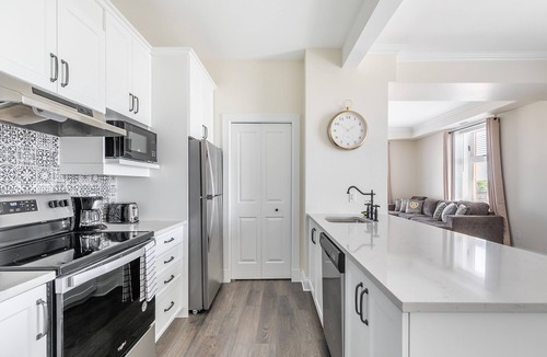 Smiths Falls Apartment | GLOBALSTAY . Rideau 2Br Signature Apartments. Free Parking