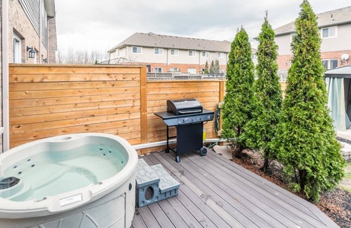 Stoney Creek House | GLOBALSTAY . Cheerful 3BR 2 living 2.5BA Townhome. HOT TUB. BBQ