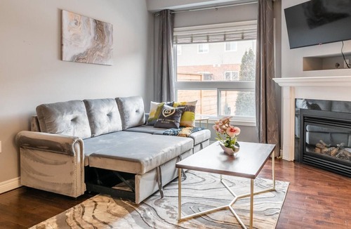 Stoney Creek House | GLOBALSTAY . Cheerful 3BR 2 living 2.5BA Townhome. HOT TUB. BBQ