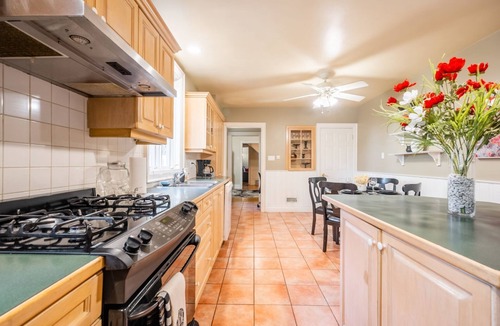 Little Italy Villa | GLOBALSTAY. Cozy 5 Bedroom house in Toronto Downtown