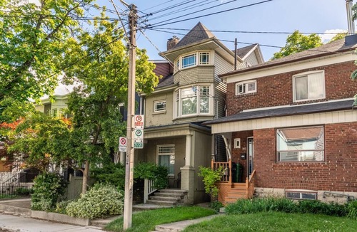 Little Italy Villa | GLOBALSTAY. Cozy 5 Bedroom house in Toronto Downtown