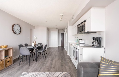 CityPlace Condo | GLOBALSTAY. Elegant Downtown Condo with Balcony