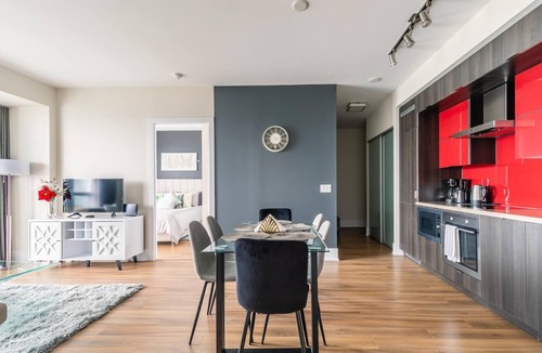 Toronto Entertainment District Condo | GLOBALSTAY. Executive 2BR 2BA Condo in DT. Gym, Pool, Hot Tub