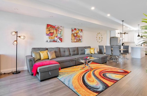 Walkerville Apartment | GLOBALSTAY . New Townhomes 16 Guests, BBQ, Parking