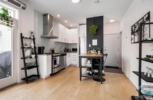 Ottawa Division Apartment | Good location in Ottawa. Parking available. We speak your language. Transfer