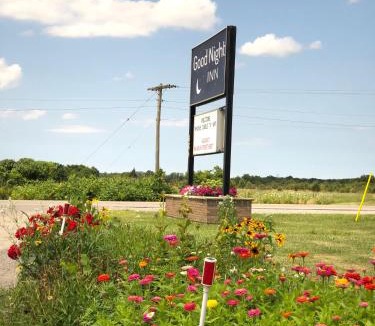 Port Colborne Hotel | Good Night Inn