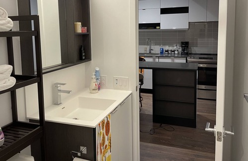 Downtown Mississauga Condo | Gorgeous 1 Bedroom Unit In Heart of Mississauga