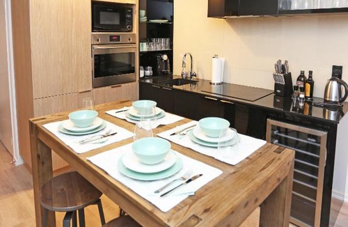 Financial District Apartment | Gorgeous 2 Bedroom in Central Downtown