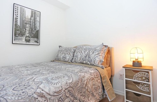 Financial District Apartment | Gorgeous 2 Bedroom in Central Downtown