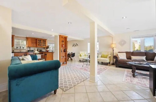 Thornhill House | Gorgeous 3 bedroom 2 bath house