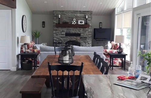 Algonquin Highlands House | Gorgeous Brand Waterfront Cottage on Kushog Lake