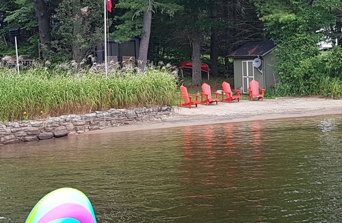 Algonquin Highlands House | Gorgeous Brand Waterfront Cottage on Kushog Lake