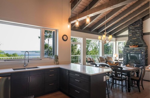 Kenora Cottage | Gorgeous Cottage on Black Sturgeon Lake - Kenora, Ontario