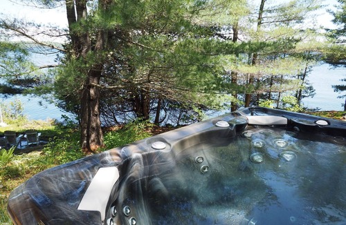 Minett Cottage | Gorgeous Cottage on Lake Rosseau! Huge Boathouse Deck + 300ft of Frontage!