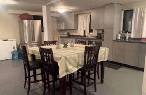 Roseneath House | Gorgeous Cozy 5 Bedroom Cottage at Rice Lake!