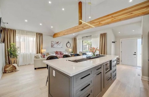 Lakeview House | Gorgeous Home Away from Home