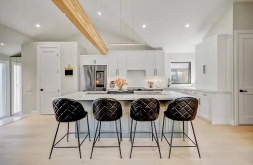 Lakeview House | Gorgeous Home Away from Home