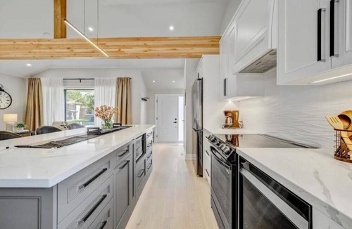 Lakeview House | Gorgeous Home Away from Home