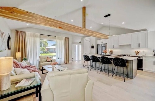 Lakeview House | Gorgeous Home Away from Home