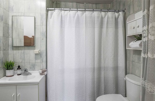 Valentia Cottage | Gorgeous Lakefront 5-Bedroom Cottage 40min to TOR.
