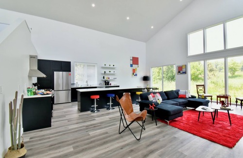 Wayzata House | GORGEOUS MODERN HOUSE VERY STYLED FEW BLOCKS FROM FAMOUS DOWNTOWN OF WAYZATA