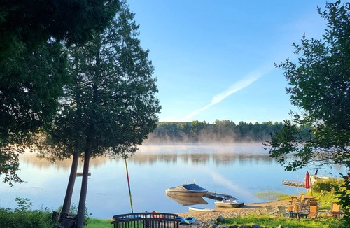 Armour Cottage | Gorgeous Muskoka Lake front resort property. Listing 2808244 plus the Bunkie