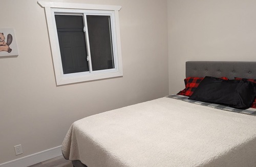 Victoria Harbour Cottage | Gorgeous Newly Renovated Lake View Cottage in Victoria Harbour