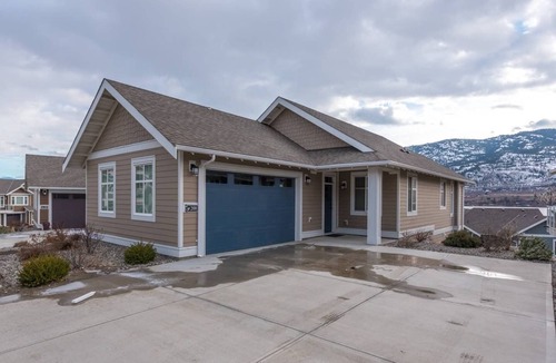 Osoyoos House | Gorgeous View, 4 bedrooms, 3 bathrooms with boat slip