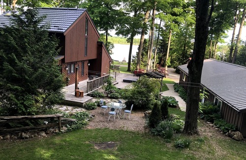 Georgian Bluffs Cottage | Gorgeous Waterfront Cottage with Sauna + Canoe