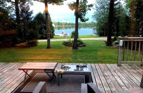 Georgian Bluffs Cottage | Gorgeous Waterfront Cottage with Sauna + Canoe