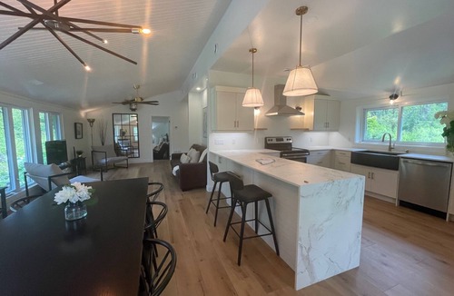 Picton House | Gorgeous Waterfront Lake House near Sandbanks Beach with Kayaks and Beach Pass.