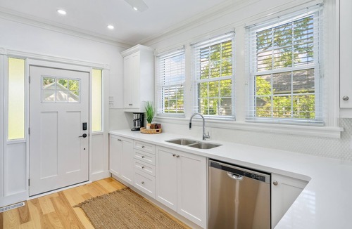 Ridgeway House | GORGEOUS WATERFRONT in Ridgeway/Crystal Beach! JUST RENOVATED & REOPENED!