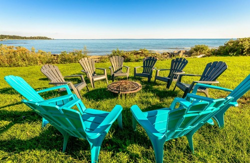 Ridgeway House | GORGEOUS WATERFRONT in Ridgeway/Crystal Beach! JUST RENOVATED & REOPENED!