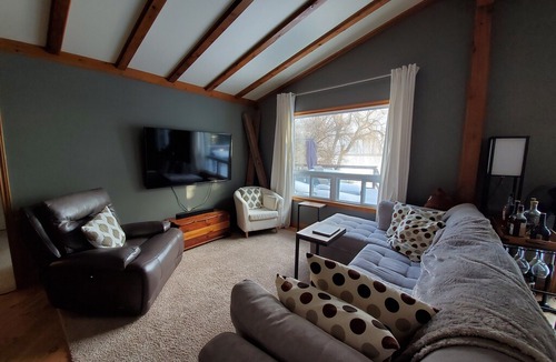 Kawartha Lakes House | Gorgeous Waterfront Pigeon Lake Cottage 15mins from Bobcaygeon