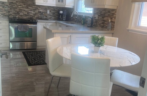 Richview House | Graceful 2 bedroom home in the heart of Etobicoke.