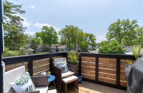 Grand Bend House | Grand Bend 5BR Retreat Hot Tub, Fire Pit and BBQ