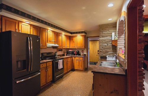 Grand Bend Cottage | Grand Bend - Southcott Pines Chalet Near the Lake
