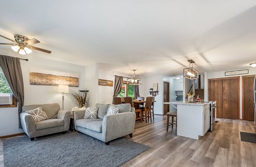 Grand Rapids House | || Grand Getaway || PET FRIENDLY! {New Listing}