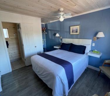 Tobermory Hotel | Grandview Motel