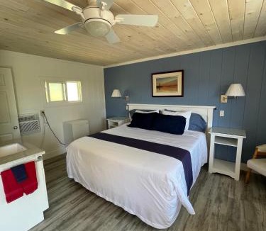 Tobermory Hotel | Grandview Motel